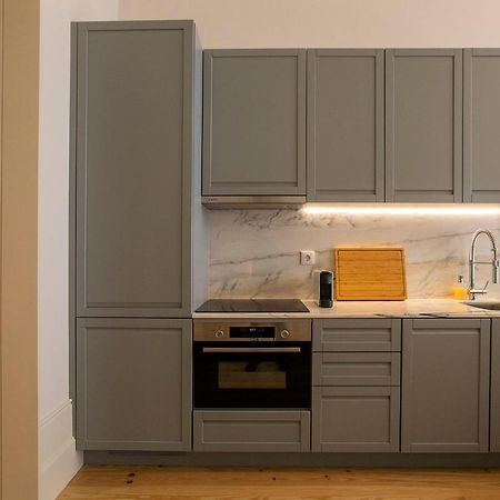 Lovelystay - 2Br Flat With Ac In Duque De Loule OOporto Exteriör bild